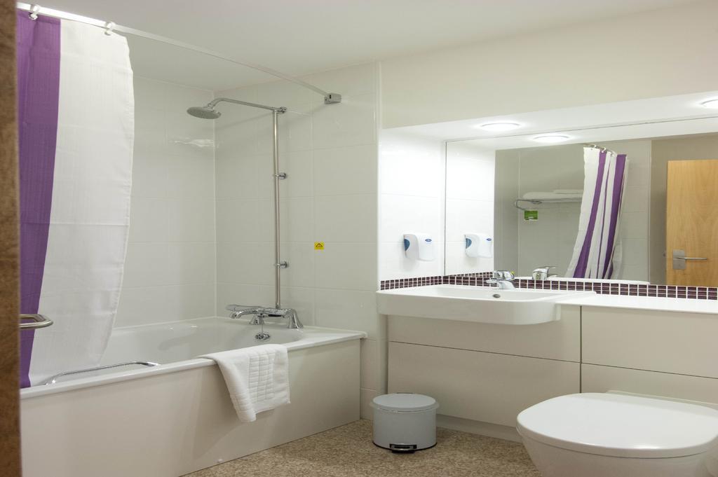 Premier Inn คิดเดอร์มินสเตอร์ ภายนอก รูปภาพ