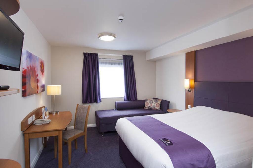 Premier Inn คิดเดอร์มินสเตอร์ ภายนอก รูปภาพ