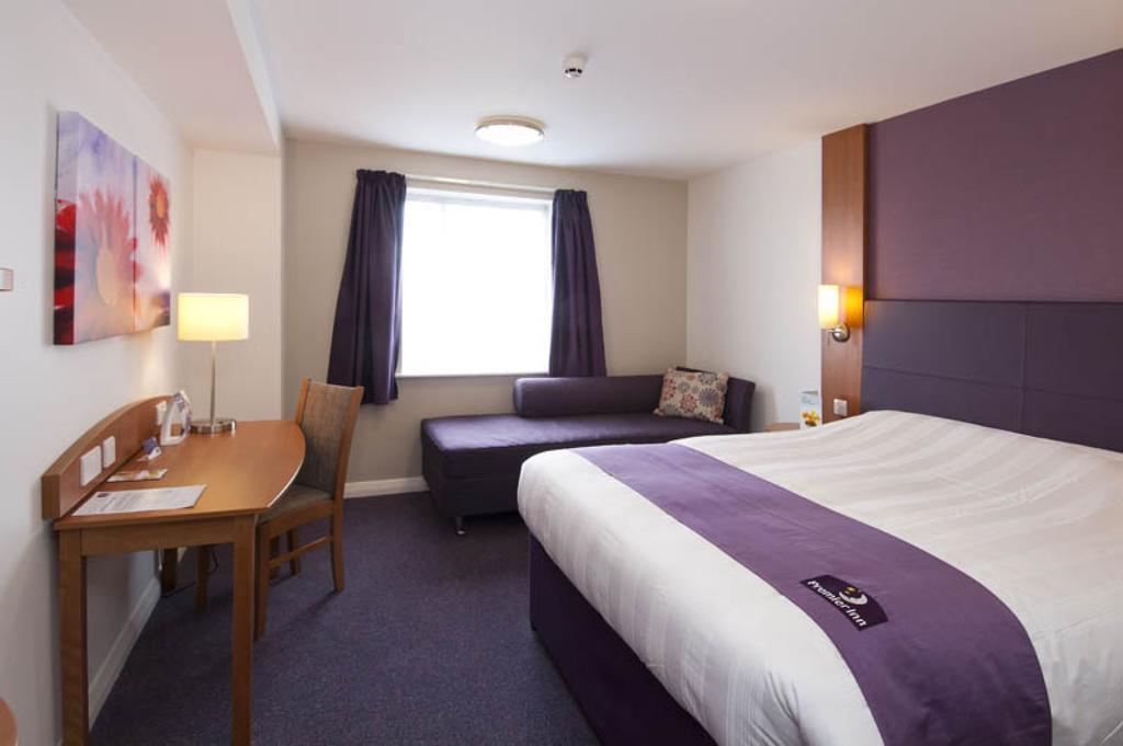 Premier Inn คิดเดอร์มินสเตอร์ ภายนอก รูปภาพ