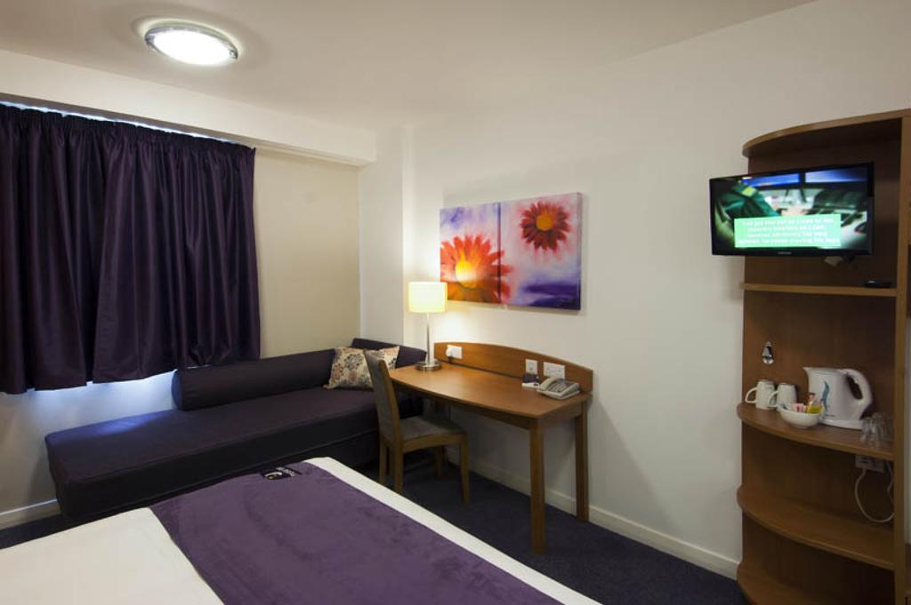Premier Inn คิดเดอร์มินสเตอร์ ภายนอก รูปภาพ