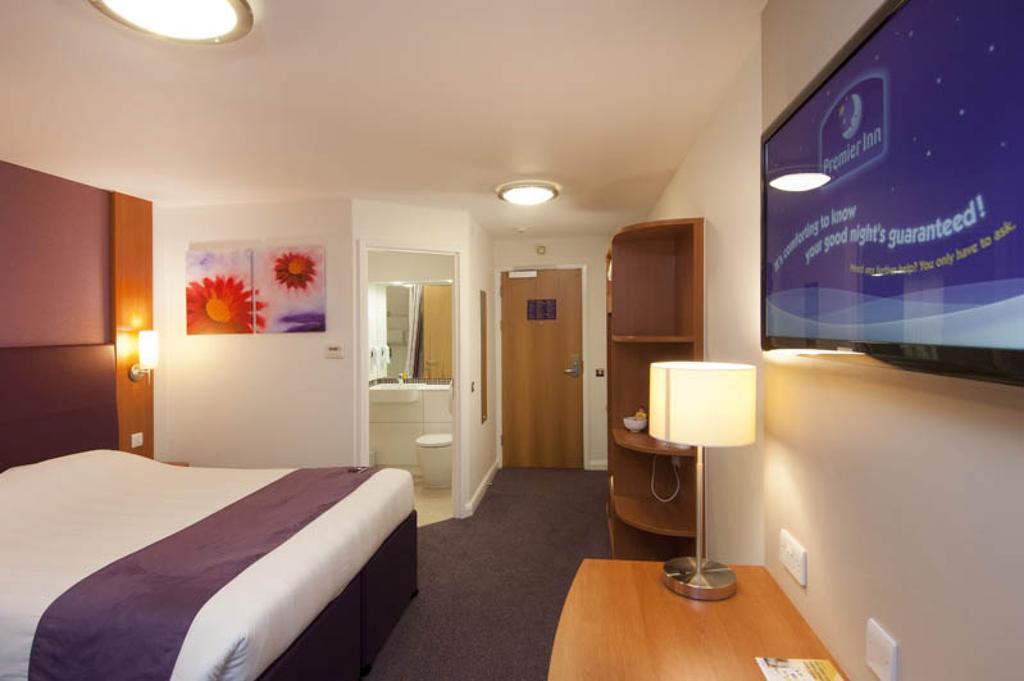 Premier Inn คิดเดอร์มินสเตอร์ ภายนอก รูปภาพ