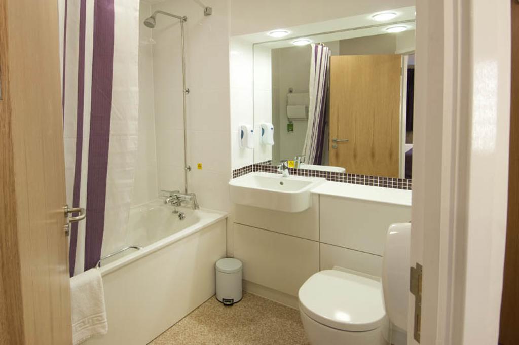 Premier Inn คิดเดอร์มินสเตอร์ ภายนอก รูปภาพ
