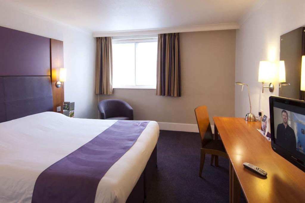 Premier Inn คิดเดอร์มินสเตอร์ ภายนอก รูปภาพ